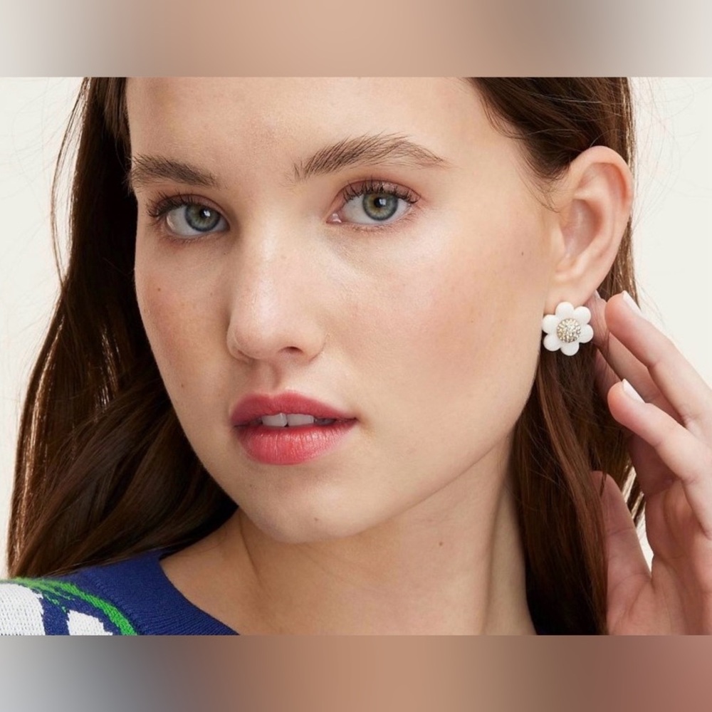 KATE SPADE NEW YORK x TARGET WHITE DAISY FLOWER STUD EARRINGS NEW